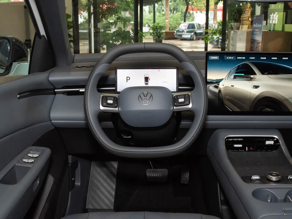 1400x1050_autohomecar__ChxpVWp_3EqAFJUxADAH4PT9uuE788
