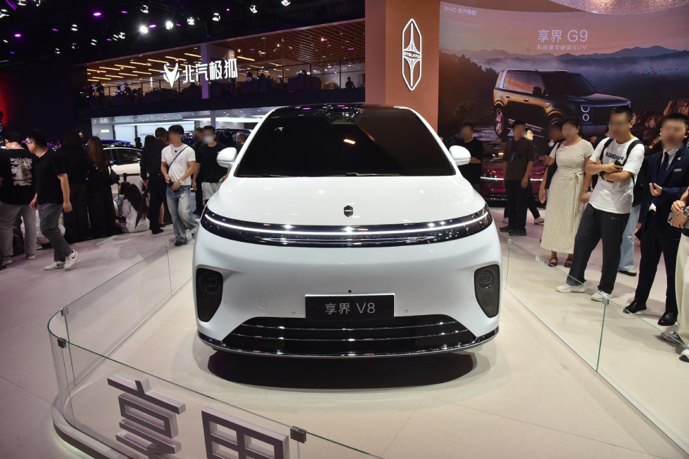 享界首款MPV享界V8成都车展首发：车长5335mm轴距3250mm，2+2+3七座布局，提供增程/纯电双动力