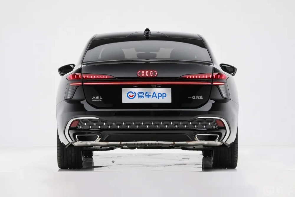 奥迪A6L2.0T quattro尊享致雅型正后水平