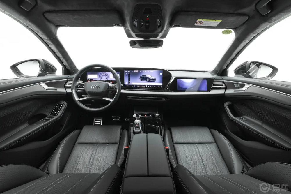 奥迪A6L2.0T quattro尊享致雅型内饰全景正拍