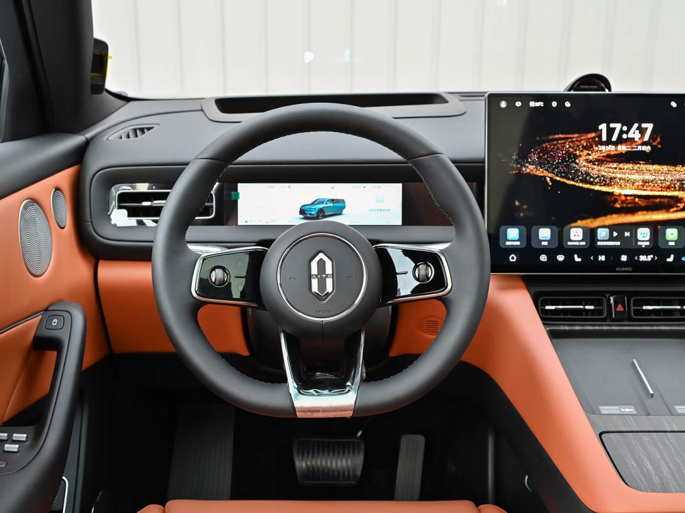 1400x1050_autohomecar__ChxpVmnLMpmAJuQ9AB2XZEG6fnA35