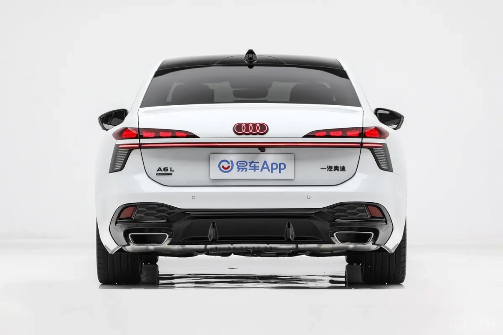 奥迪A6L2.0T quattro尊享动感型正后水平