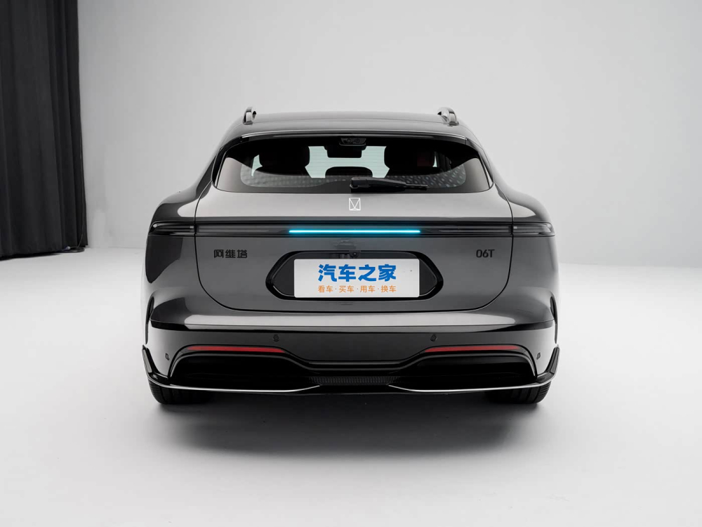 1400x1050_autohomecar__ChxpWGnNsZuALv6XAB2HGgHsSL0273