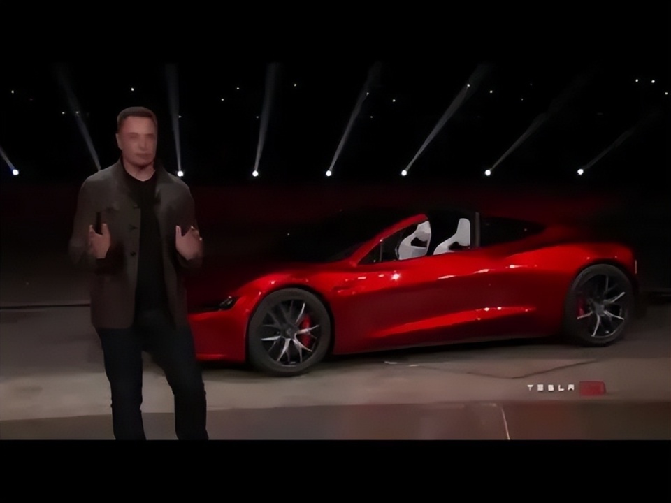 特斯拉全新Roadster发布会真车原地起飞 0.81秒破百 SpaceX冷气推进器上身 三版本2028年投产