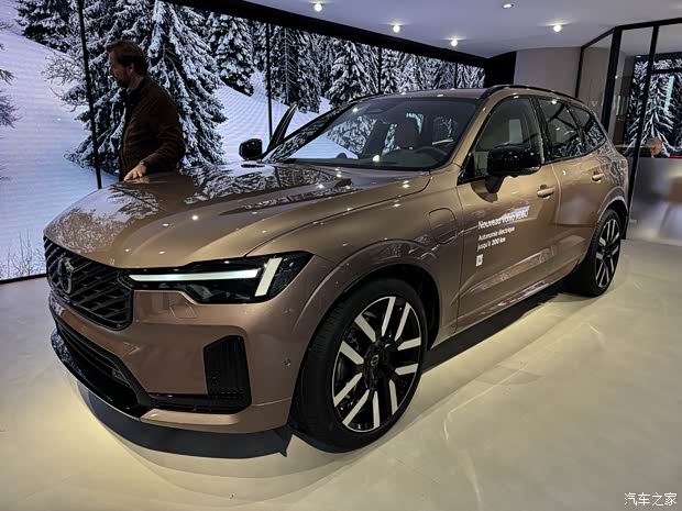 新款沃尔沃XC60巴黎车展完成第三次改款 电池容量翻倍纯电续航200公里 综合续航1240公里