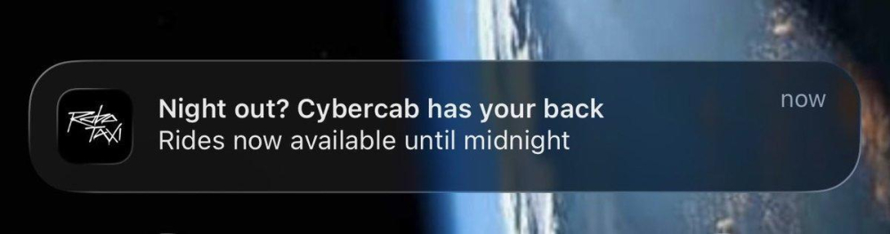 特斯拉奥斯汀Robotaxi运营时间延至午夜 FSD v15参数扩容十倍至百亿 冲刺全天候不间断运营
